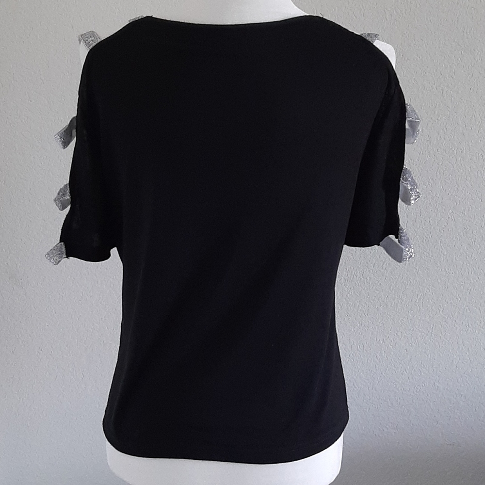 Cold Shoulder Top - Picture 3 of 4
